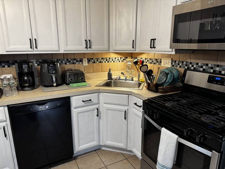 Apartment kitchen cleaned by AJ Premium Cleaners